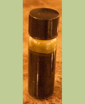 GanjaGourmetHashOilAlcoholExtractRomulianChemo01a